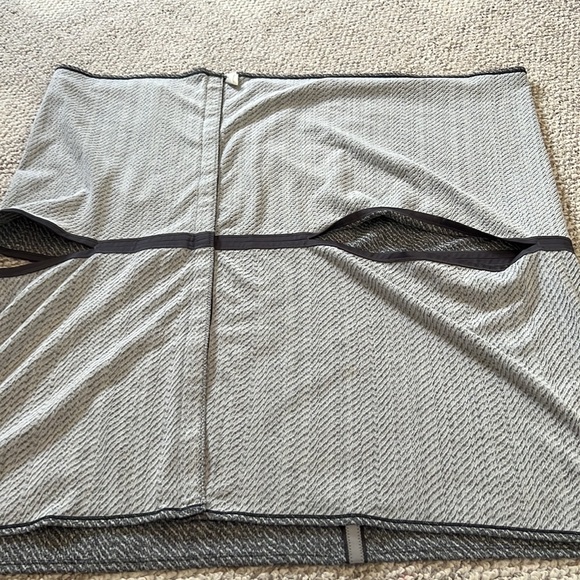 Lululemon Vinyasa Wrap Scarf Grey - Picture 11 of 13